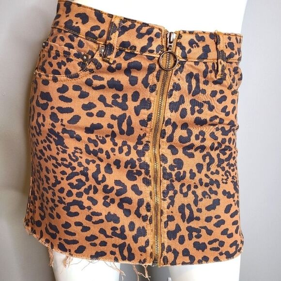 FREE PEOPLE Animal Print Mini Skirt size 25 - Picture 8 of 12